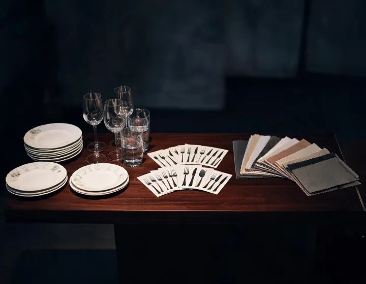 Mikasa service desk with tableware samples